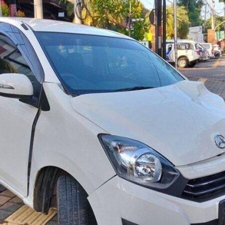 Tabrak Lari di Semarang: Pemotor Tewas, Pengemudi Ayla Abaikan Korban dan Cepat Melarikan Diri dengan Meninggalkan Kendaraannya di Tempat Kejadian