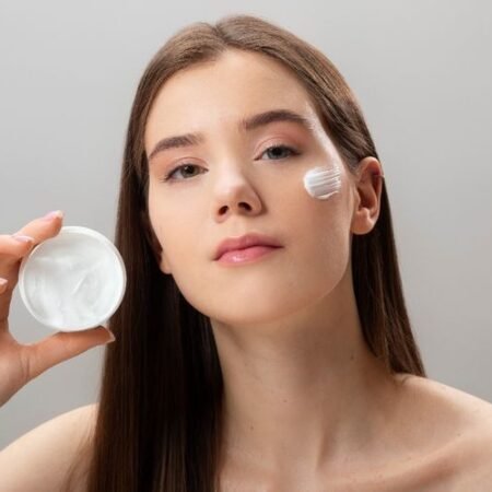 Apakah Pelembab dengan SPF Cukup untuk Perlindungan Sinar Matahari?